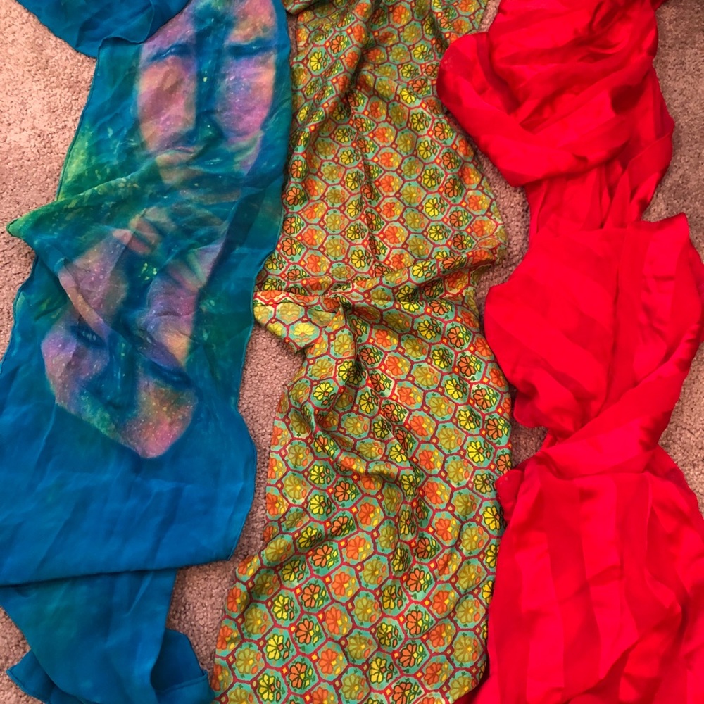 ☮️2 FREE!! BOGO!!!Vintage Silk Scarf Bundle
